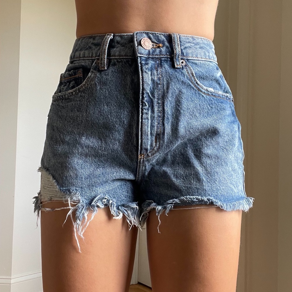 GARAGE Festival Denim Shorts 🌈
Size 0/24